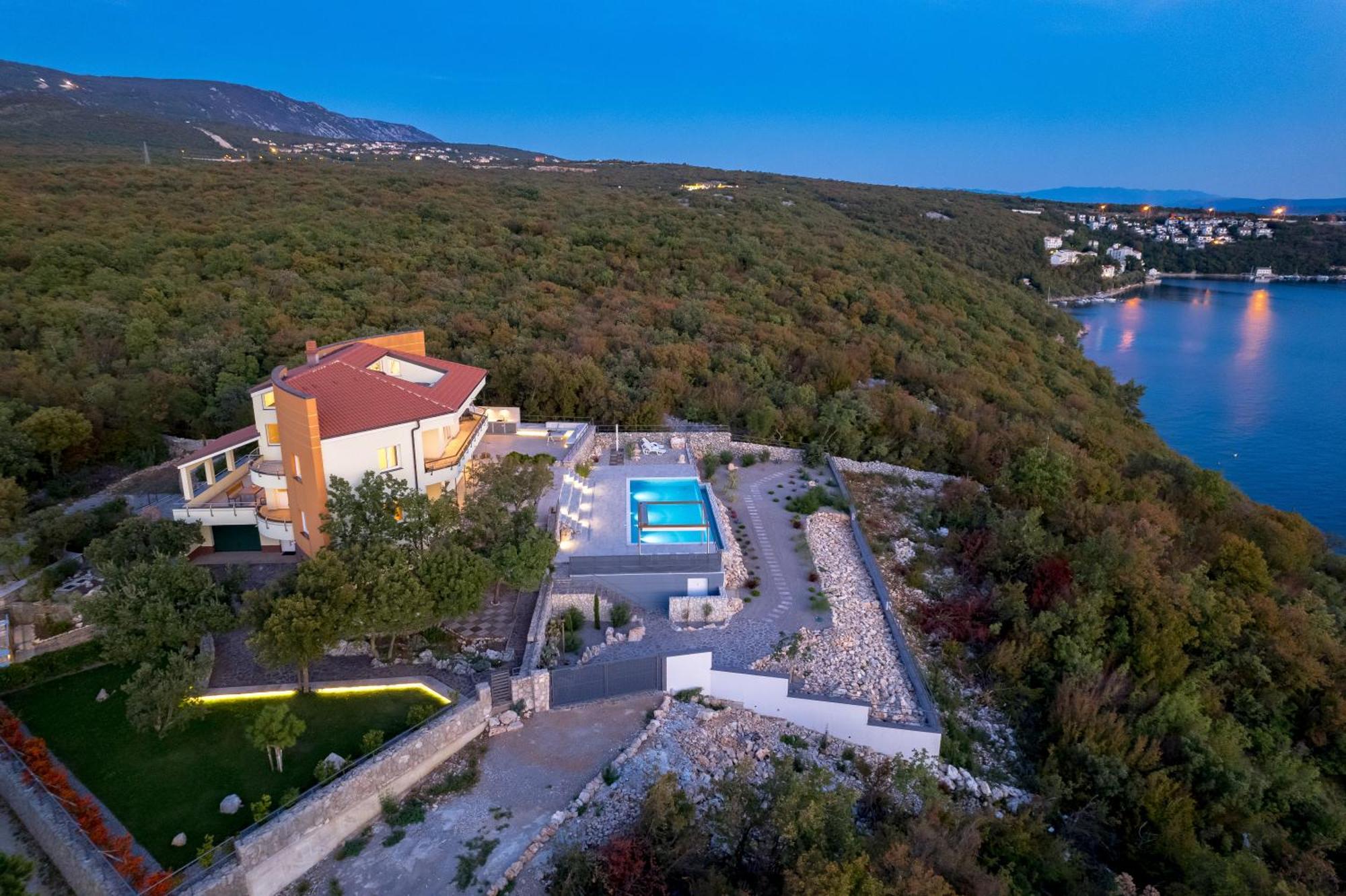 Luxury Villa Ostro With Pool & Krk Bridge View 클랄제비카 외부 사진
